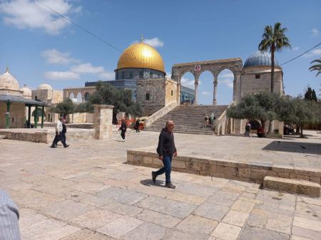 مركز مساواة يطالب بفتح الأقصى في عيد الفطر